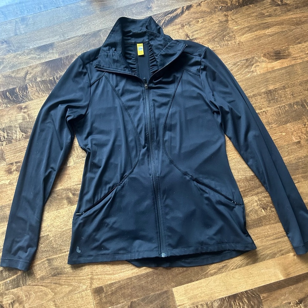 Lolë Women's Black Athletic Yoga Jacket w ruched collar and ruching on back